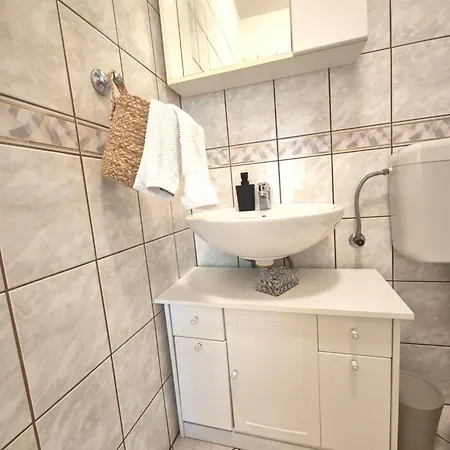 Lara With Rich Welcome Package Apartment